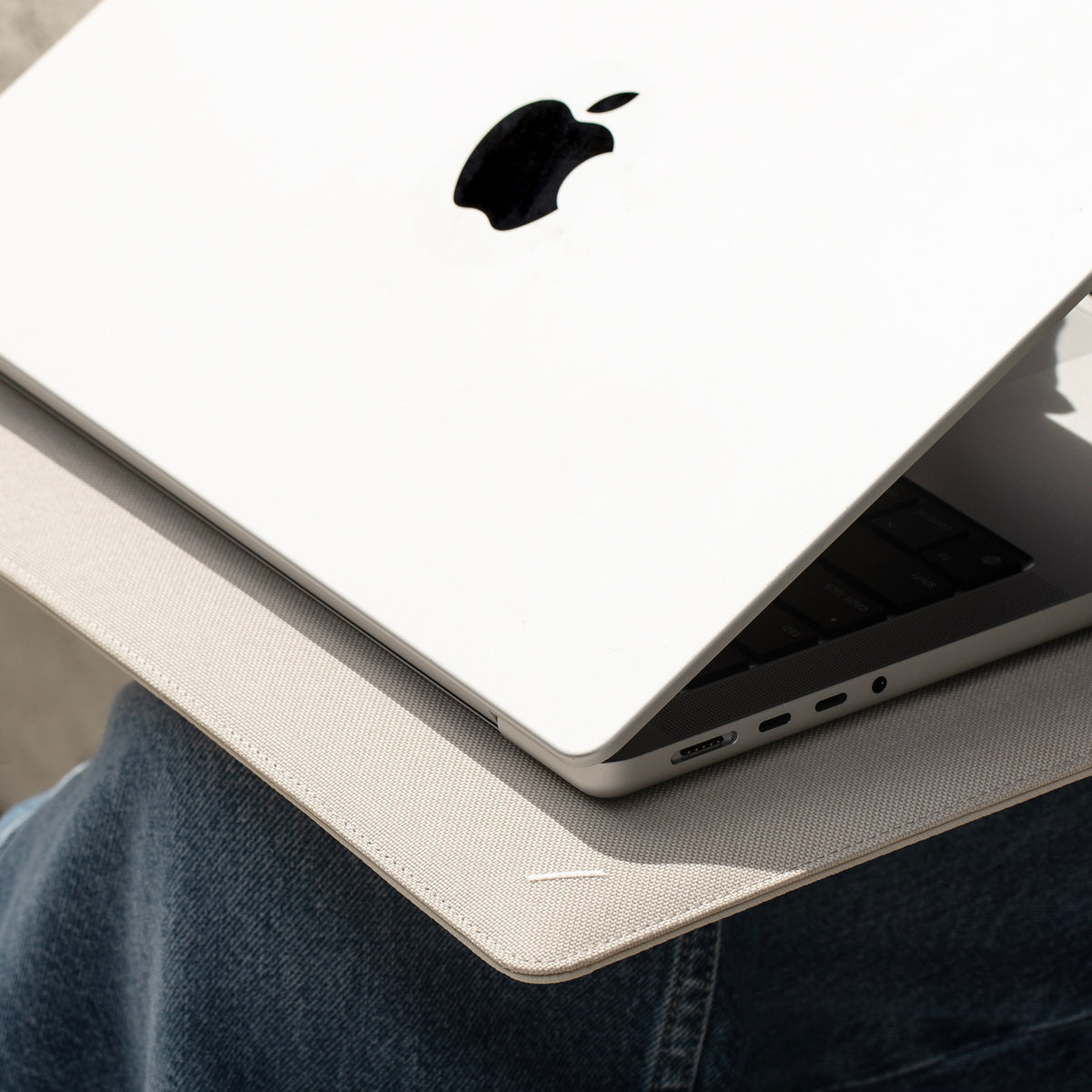 Stow Slim for MacBook (16")